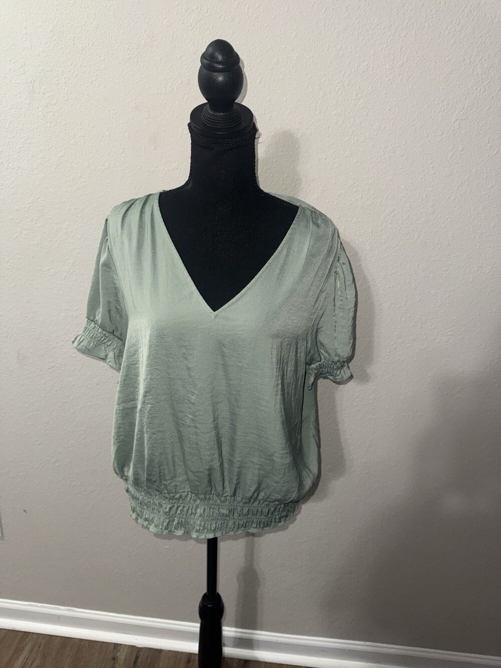 1.STATE Satin V-Neck Top XL Sage Green Smocked Waist Puff Sleeve Blouse Blouson